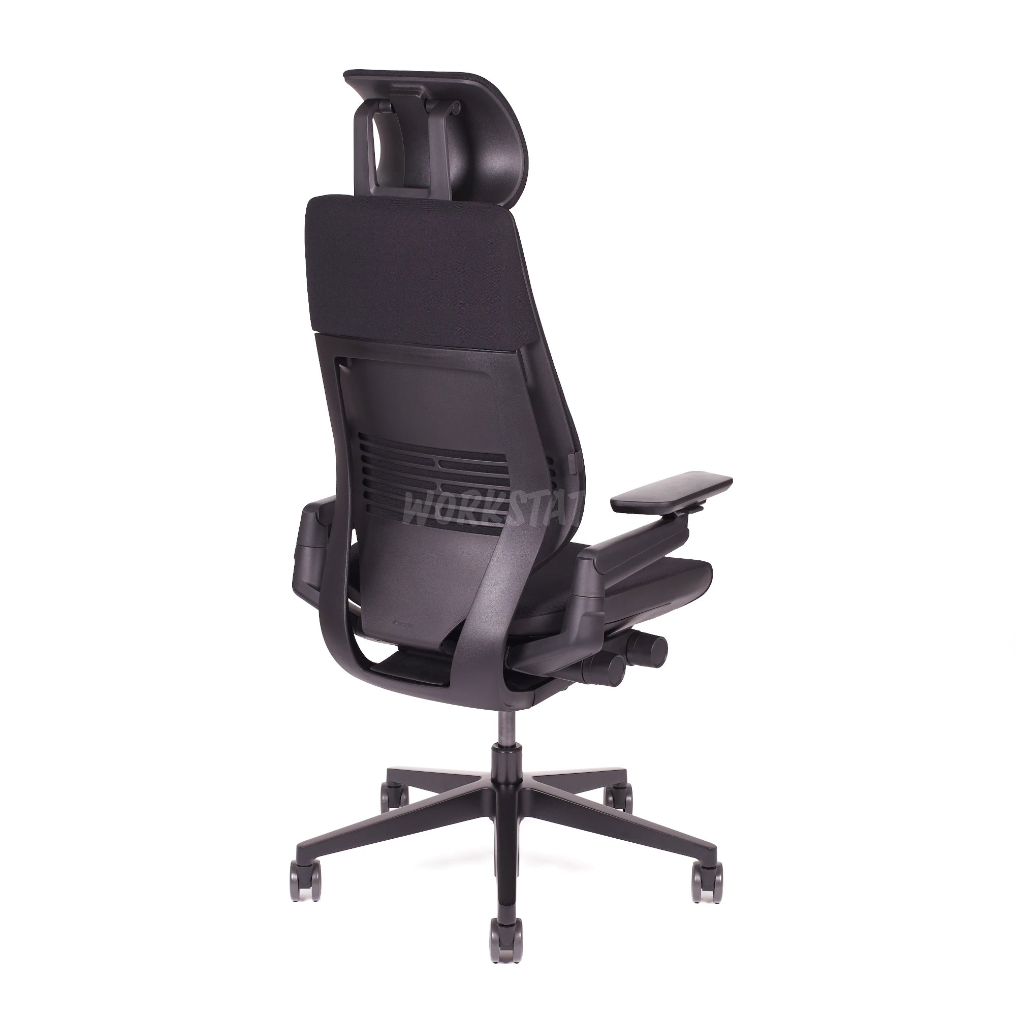 Steelcase Gesture Bürostuhl Black Edition von Workstatt mit Kopfstütze von hinten links | mit Kopfstütze